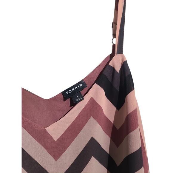 Torrid Sophie Chiffon Double Layer Swing Cami Pink Chevron Size 1X (16-18) - Picture 4 of 5